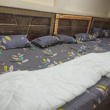Shree Kashi Govardhan Dham Hotel Ujjain Eksteriør billede