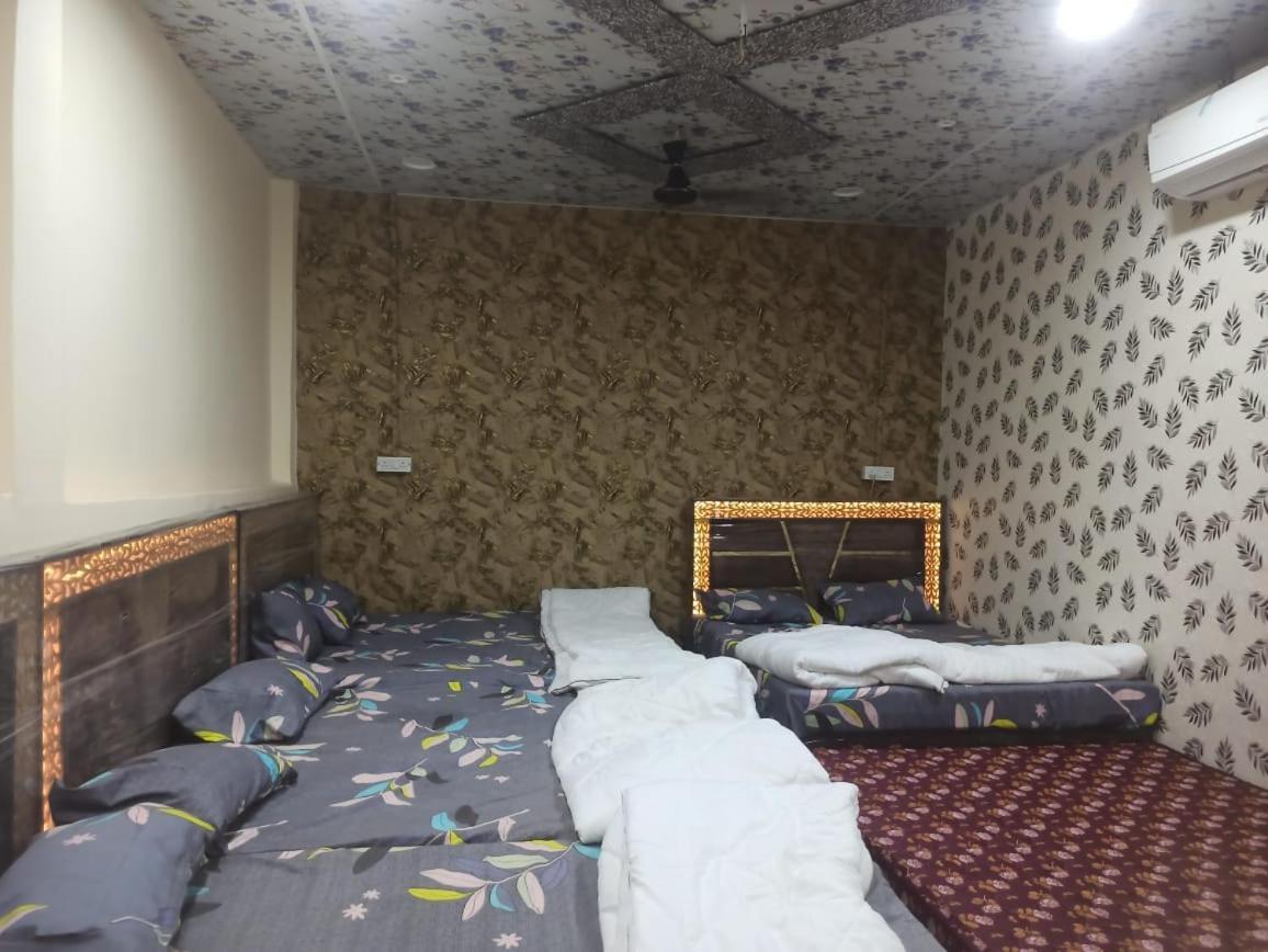 Shree Kashi Govardhan Dham Hotel Ujjain Eksteriør billede