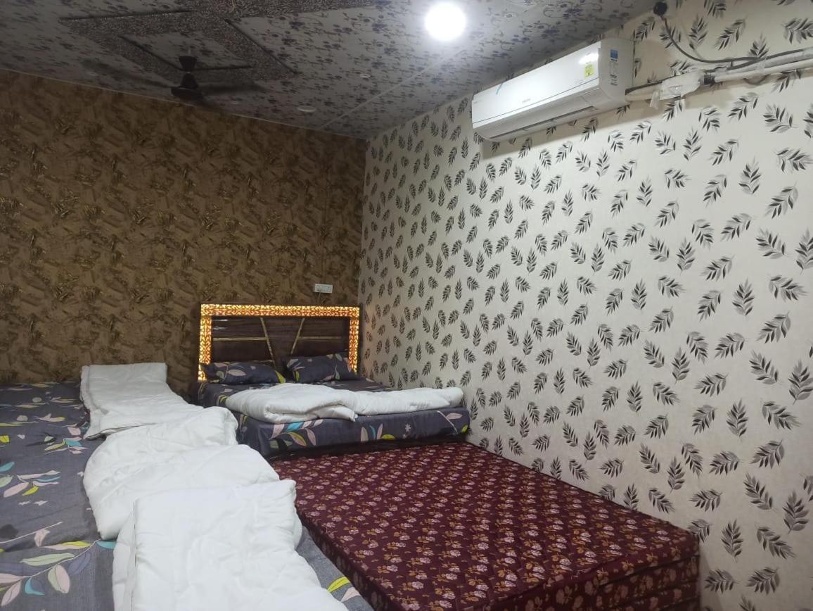 Shree Kashi Govardhan Dham Hotel Ujjain Eksteriør billede